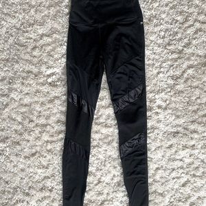 Ultra High-waisted Statement Powerhold Legging